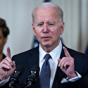 Sosyal medya bu görüntüyü konuşuyor: Biden'ın 'kopya kağıdı' kameralara yakalandı