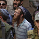 Yahudi yerleşimciler Batı Şeria'da yolları kapatıp Filistinlilerin geçişini engel koydu