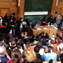 Paris'te üniversite öğrencilerinden Cumhurbaşkanı adaylarına protesto: Ne Macron ne Le Pen