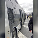 İBB'nin geçen hafta törenle hizmete aldığı metrobüs bugün yolda kaldı