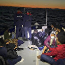 İzmir açıklarında 76 düzensiz göçmen kurtarıldı