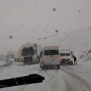 Van’da Güzeldere Geçidi’nde onlarca araç mahsur kaldı