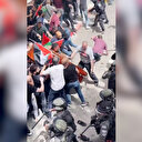 Filistinli gazeteci Abu Akile'nin cenazesinde işgalci İsrail askerlerinin tabutu düşürdüğü anlar