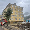 Kastamonu'da sel sularında mahsur kalan vatandaşlar ekipler tarafından kurtarılıyor