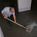 Bağcılar'da ev ve işyerlerini su bastı: Çocuğumu ölmek üzereyken kurtardım