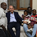 İçişleri Bakanı Soylu'dan İstanbul metrosunda sözlü saldırıya uğrayan Senegalli aileye ziyaret: Onların öfkesi size değil bize