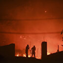 Komşu alevlere teslim oldu: Yangın yerleşim yerlerine sıçradı