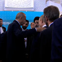 Cumhurbaşkanı Erdoğan’la Putin’in ayaküstü sohbeti: Elini omzuna koyarak konuştu