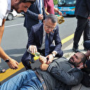 Cumhurbaşkanı Yardımcısı Fuat Oktay'dan kaza yapan motosikletliye yardım