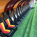 Galatasaray futbolcuların yedek kulübesine televizyon koydurdu