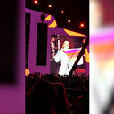 Şarkıcı Reyhan Karaca Yenikapı'da düzenlenen konserde LGBT bayrağı açtı