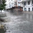 İstanbul'da yine aynı manzara: Esenyurt'ta sokaklar göle döndü