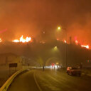 Mersin'deki orman yangını rüzgarın etkisiyle büyüdü: Mersin-Antalya kara yolu ulaşıma kapatıldı
