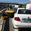 Kaputu açılan taksi zincirleme kazaya neden oldu: 8 yaralı var