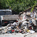 'Kötü koku' yayılan evden 2 kamyon çöp çıktı