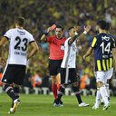 Beşiktaş-Fenerbahçe derbilerinde kartlar havada uçuştu