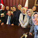 Cumhurbaşkanı Erdoğan'dan kadın vekillerle selfie: AK Parti'li Kadak 'Bazıları 'başörtüsü sorunu'nu çözecekmiş. O sırada biz' diyerek paylaştı