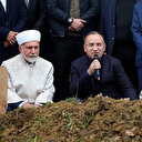 Adalet Bakanı Bozdağ maden şehidinin mezarı başında Kur'an okudu