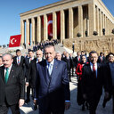 Cumhurbaşkanı Erdoğan Anıtkabir'de: Bu tarihi günü TOGG'un açılışı ile taçlandırıyoruz