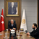 Bakan Akar oyuncu Burak Haktanır ile görüştü: Sizin gibi duyarlı sanatçılar Mehmetçiğin motivasyonunu artırıyor