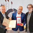 Şimdi sahne kadın oyunlarında