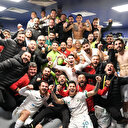 Giresunsporlu futbolcular galibiyeti kutladı