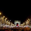 Paris'teki Noel ışıklandırması Fransızları kızdırdı