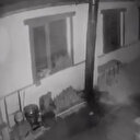 Depremin şiddetini en iyi anlatan görüntülerden biri: Tek katlı ev adeta dans ediyor