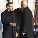 Biden önündeki kameraları göremedi