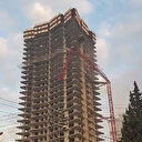 İzmir'de inşaat vinci devrildi: Ölü ve yaralılar var