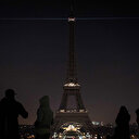 Yaşanan enerji krizi Paris’in sembol yapılarını kararttı