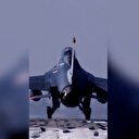 Görevini tamamlayan bir F-16 uçağının piste iniş anı