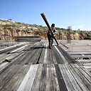 قارب الـ90 عاما.. فلسطيني يشيد المساكن