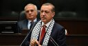 Erdoğan kürsüye Filistin atkısıyla çıktı