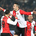 Van Persie futbolu bırakmıyor