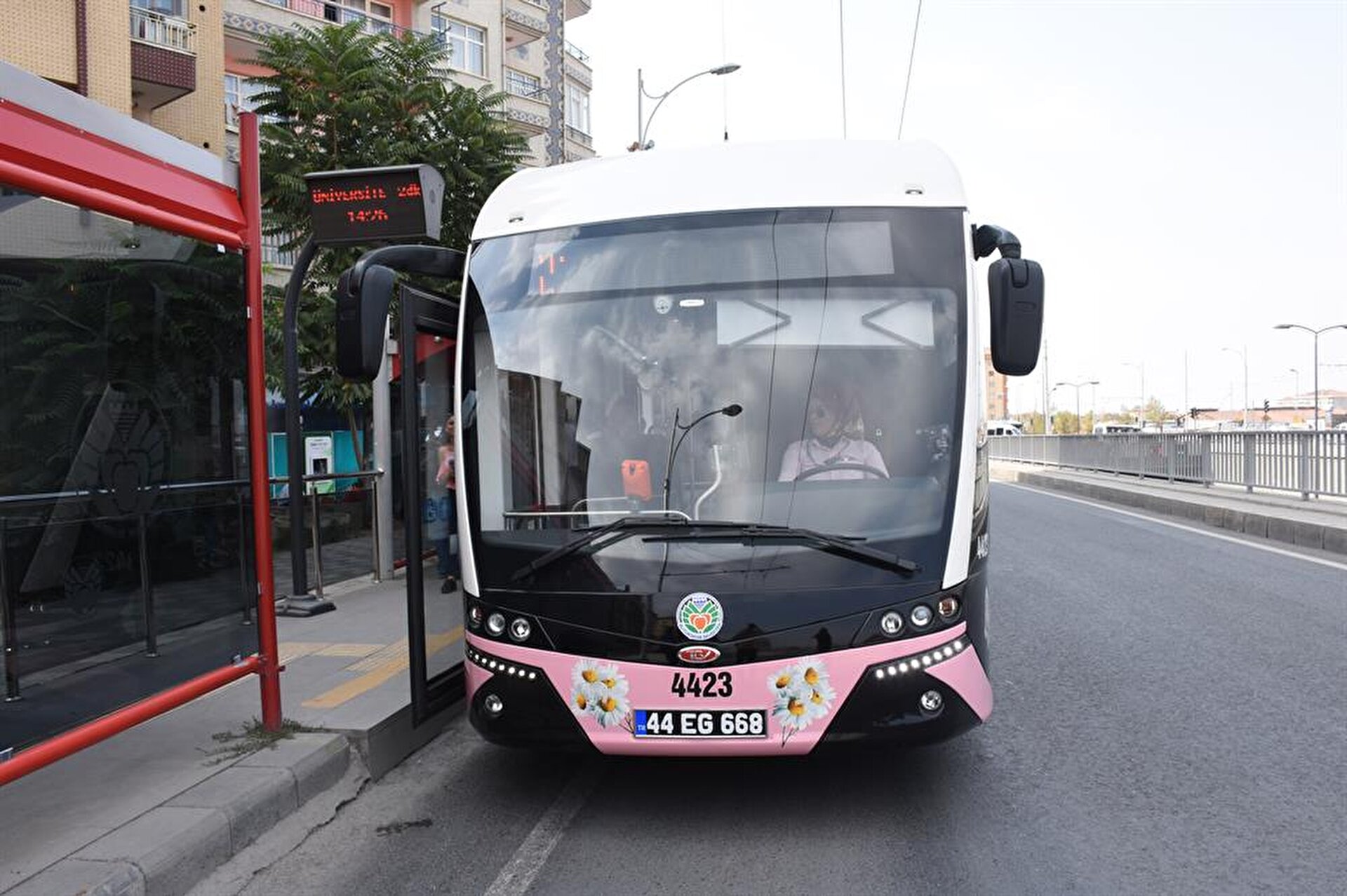 Women’s-only pink trambuses introduced in Turkey