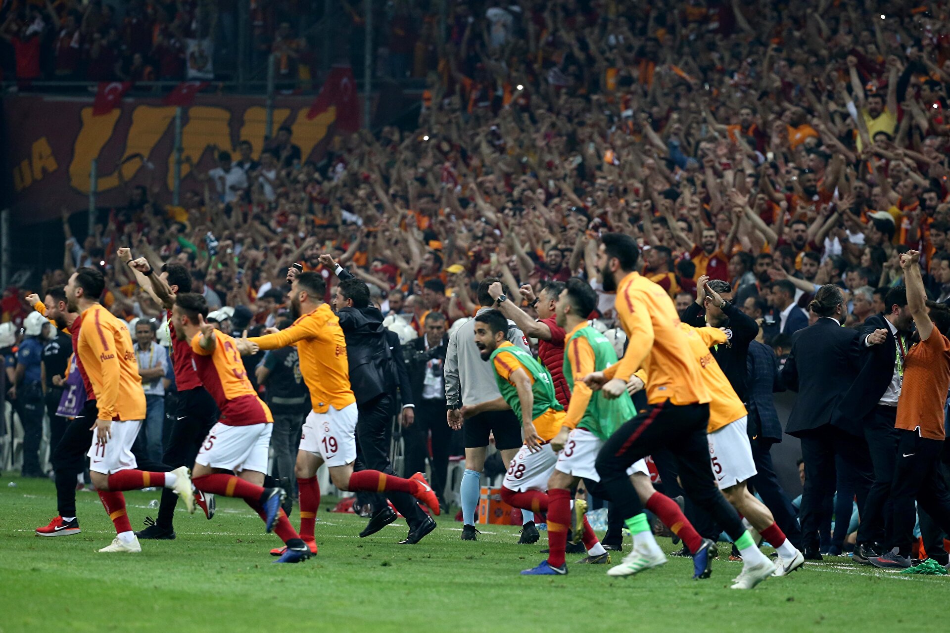 Galatasaray becomes champion in Turkish Super Lig