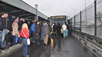 Metrobüs durağında eylem
