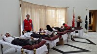 Türk Büyükelçi Pakistan Kızılayı için kan verdi