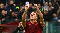Totti'den gol sonrası selfie