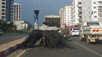 Hortum taşıyan motosiklet sürücüsü pes dedirtti