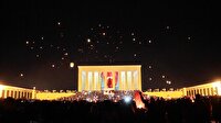 Anıtkabir sabaha kadar halkın ziyaretine açıldı