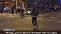 Baltimore eyleminde Michael Jackson dansı