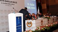 Plaketi Feyzioğlu’na iade etti
