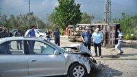 İşçi taşıyan kamyonet otomobille çarpıştı: 5 yaralı