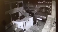Kepenklere araçla çarparak hırsızlık yaptılar!