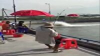 Yaşlı adamın büyük balıkla mücadelesi