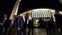 Davutoğlu, teravih namazını Ahmet Hamdi Akseki Camisi'nde kıldı