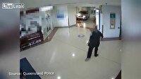 Alışveriş merkezine dalan 87 yaşındaki sürücü