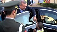 Erdoğan, çocuklara bayram harçlığı dağıttı